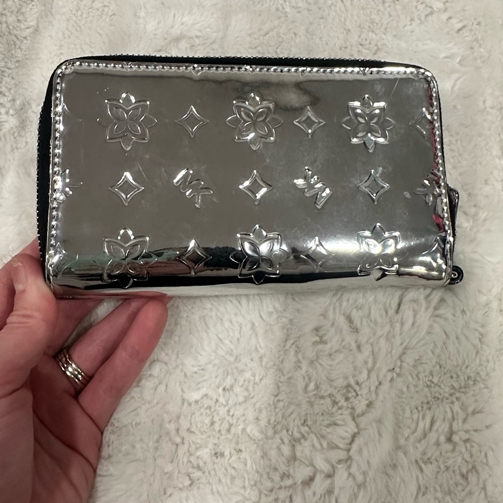 Michael Kors Jet Set Wristlet in Silver - Picture 4 of 5